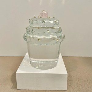 New in box Simon Design Crystal Cupcake